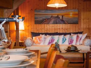 una habitación con una cama y una mesa con sillas en Chalet Le Cabanon by Interhome, en Saint-Gingolph