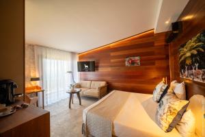 TV a/nebo společenská místnost v ubytování Hôtel Diana Dea Lodge & SPA