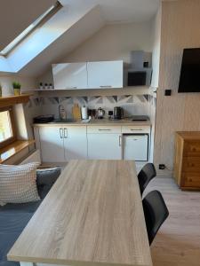 Kuchyň nebo kuchyňský kout v ubytování Apartament Maryna