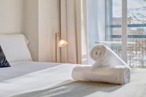 A bed or beds in a room at Mirasierra Suites Pamplona
