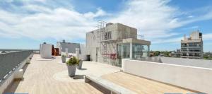 ロサリオにあるM&M Puerto Norteの屋根の建物