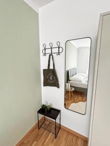 Postel nebo postele na pokoji v ubytování Modern 2 room apartment in downtown