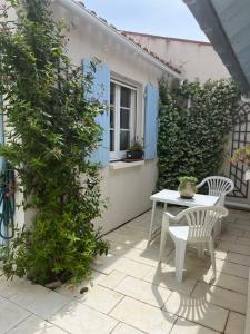 Billede fra billedgalleriet på Villa avec Piscine chauffée et parc arboré située à 100 m de la Plage et Forêt sans vis à vis i Saint-Trojan-les-Bains