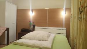 Postel nebo postele na pokoji v ubytování Hotel Adler