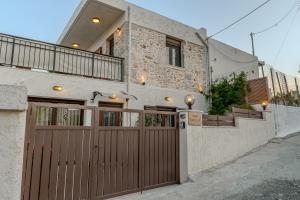 Το κτήριο όπου στεγάζεται  η παραθεριστική κατοικία