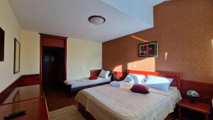 Uma cama ou camas num quarto em La Dora Mountain Resort