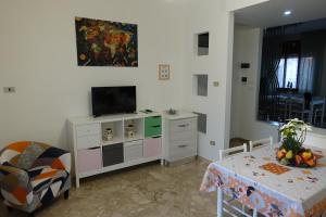 Μια τηλεόραση ή/και κέντρο ψυχαγωγίας στο Brezza Marina