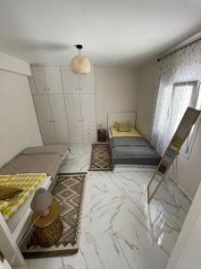 a room with two beds and a window at Lemon tree Gr in Xylokastro