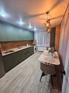 a large kitchen with a table and a sink at Belts Apartaments in Bălţi