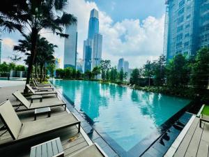 Piscina de la sau aproape de Agile SkyView Suites KL