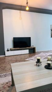 Televízia a/alebo spoločenská miestnosť v ubytovaní M&L apartment Large