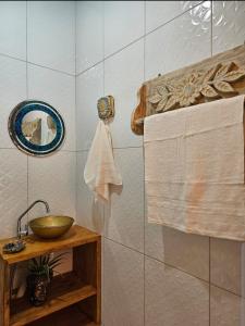 a bathroom with a sink and a bowl on a table at Sol do Gostoso Bangalô in São Miguel do Gostoso +50 photos