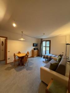 A television and/or entertainment centre at Appartamento Marco