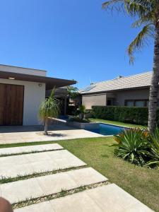 a house with a swimming pool in a yard at Villa Formentera - Casa 08 by The Coral Beach Resort in Trairi