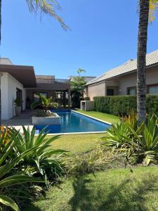 a villa with a swimming pool in a yard at Villa Formentera - Casa 08 by The Coral Beach Resort in Trairi