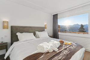 Ένα ή περισσότερα κρεβάτια σε δωμάτιο στο Crans Montana Suites