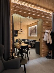 Posezení v ubytování Domek & Apartament Góralski z Jacuzzi Kościelisko