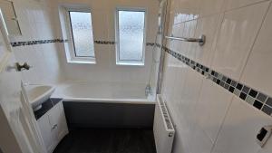 Bilik mandi di Your Home Away from Home in Birmingham +21 gambar