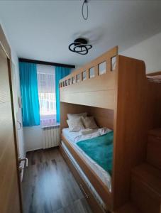 Ένα ή περισσότερα κρεβάτια σε δωμάτιο στο Apartman MPS Kopaonik-Free Spa +2 φωτογραφίες