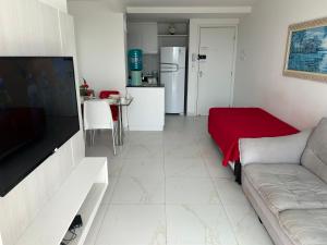 Kuchyň nebo kuchyňský kout v ubytování Apartamento 2 quartos novinho vista total Lagoa Maraponga