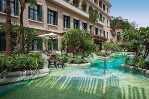A piscina localizada em Rosewood São Paulo ou nos arredores