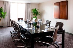 Posezení v ubytování Sheraton Suites Fort Lauderdale at Cypress Creek