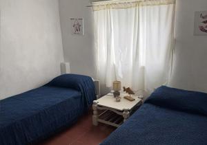 Giường trong phòng chung tại Casa para 4 personas con parrillero