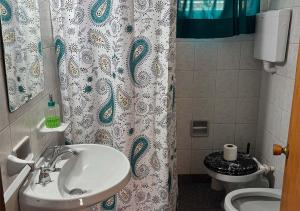 Phòng tắm tại Casa para 4 personas con parrillero