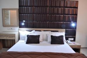 Postel nebo postele na pokoji v ubytování Solo Victoria Hotel