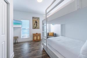 Ένα ή περισσότερα κρεβάτια σε δωμάτιο στο 30A Lemon Shello +46 φωτογραφίες