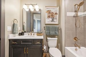 Phòng tắm tại 204 East Main - Suite 201 +30 ảnh