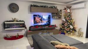 TV a/nebo společenská místnost v ubytování Marsascala Sea View 2 Bed Apartment close to center! HPI 9934