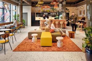 a rendering of a lobby with people sitting on a couch at CityHub Reykjavik in Reykjavík