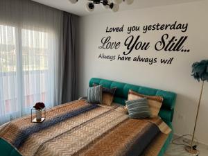 a bedroom with a bed with a green headboard at Duplex luxe a 2 étages dans une Residence privé a el Achour in El Achour