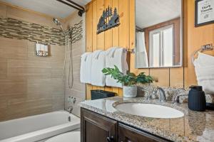 Ένα μπάνιο στο Wild Heart Cabin +30 φωτογραφίες