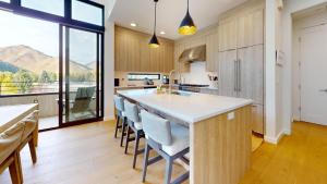 Η κουζίνα ή μικρή κουζίνα στο The Residences at One Twenty Unit 302