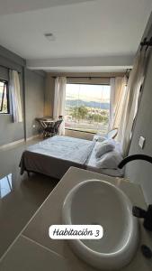 En eller flere senge i et værelse på LA Margarita + 10 billeder