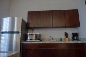 Afbeelding uit fotogalerij van 2br/2ba Condo 1 block to ocean! - Unit 6 in Mazatlán