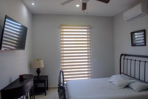 Afbeelding uit fotogalerij van 2br/2ba Condo 1 block to ocean! - Unit 6 in Mazatlán