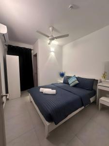 Postel nebo postele na pokoji v ubytování Lilys Homestay By Dhalhey's