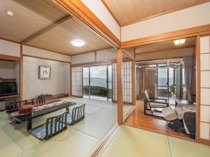 Posezení v ubytování 絶景海風癒し庵 新八屋