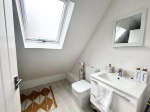 Koupelna v ubytování Comfortable Stays for Contractors and large groups with free parking and easy access to Motorway + 34 fotografií