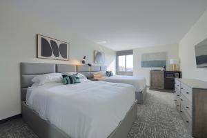 Voodi või voodid majutusasutuse Lititz Pointe Inn and Suites toas