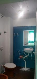 a blue bathroom with a sink and a mirror at Apto com charme conforto vista e completo in Florianópolis +20 photos