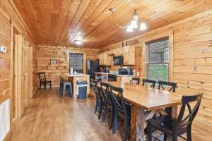 a dining room and kitchen in a log cabin at Cozy 5BR Cabin Near Dollywood in Pigeon Forge