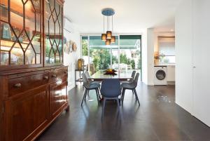 a dining room with a table and chairs at Lisbon Casa da Clementina - a Serene Garden Stay in Lisbon