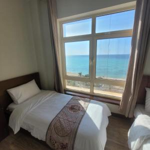Ένα ή περισσότερα κρεβάτια σε δωμάτιο στο Royal Beach Apartment
