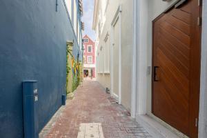 Снимка в галерията на Broadway Apartments - Chic & Stylish Urban Stays в Вилемщат