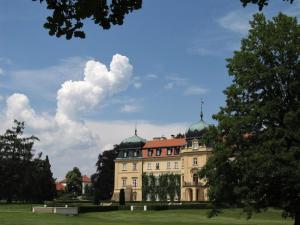Zahrada ubytování Holiday home in Prague with pool