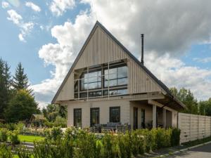 Um jardim no exterior de Villa in Abertamy near Klinovec Ski Resort
